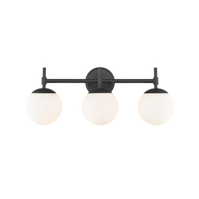 Luminaire de salle de bain à 3 lampes 929 Lighting, disponible en plusieurs finitions et avec abat-jour en verre opale.