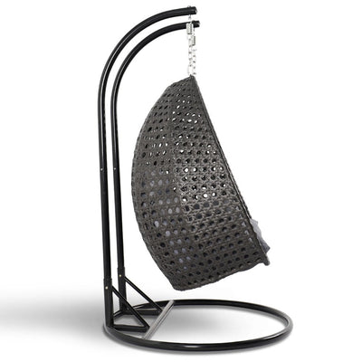 Fauteuil suspendu LeisureMod pour 2 personnes avec support - Chaise longue hamac en rotin et osier pour patio extérieur/intérieur avec coussins