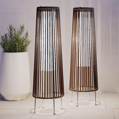 Lot de 2 lampes solaires d'extérieur en osier, résistantes aux intempéries, idéales pour terrasse, porche, cour ou jardin.