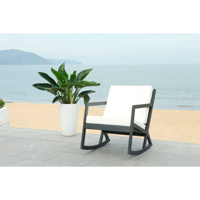 Chaise à bascule d'extérieur Makaila de SAFAVIEH avec coussin - 26 L x 31 P x 38 H