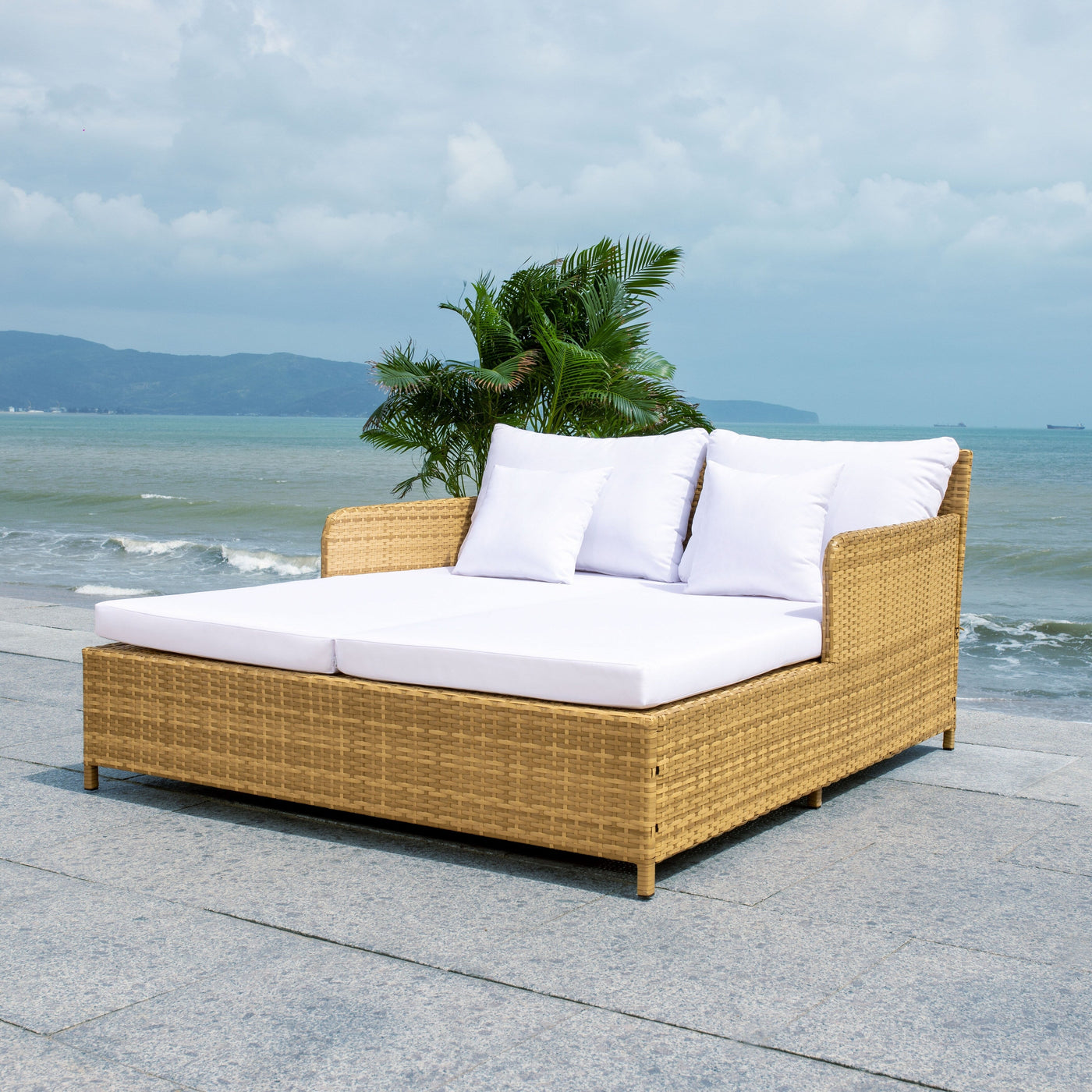 Lit de repos d'extérieur SAFAVIEH Taniyah en osier avec oreiller et coussins - 53 L x 28 P x 62 H